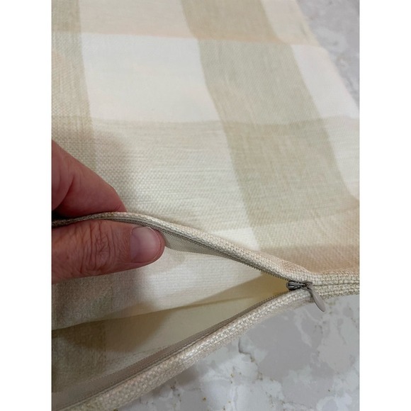 NWOT Set of 2 throw pillow covers w/zipper close in cream & tan plaid Sz 20x20” - Picture 4 of 4
